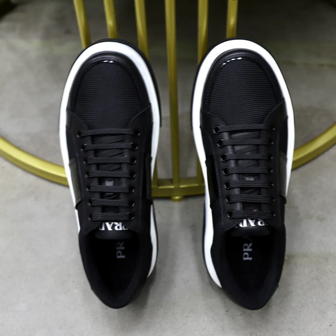 Men's shoes: 680💰Top original order Brand: PRADA (Prada) Standard code: Men's size 38/44 (45 can be customized) Grade: Same as the official website Material: Original cowhide stitched with imported cloth, cowhide lining, original combination of two-color wear-resistant soft outsole Style category: casual sports version, young fashion, European and American trend, British style Color: actual picture color